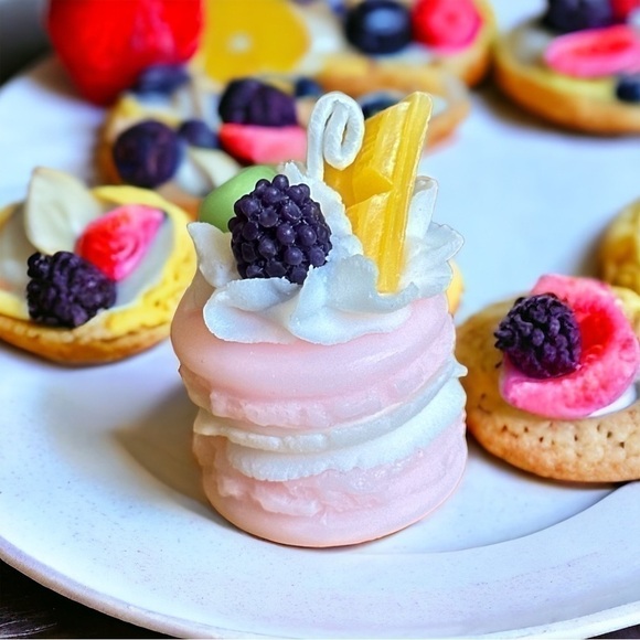 ⚠️SALE Candle // Handmade Life-size Macaroon Shaped  Soy Wax Candle SEND OFFERS - Picture 2 of 4